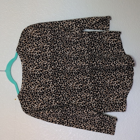 Old Navy Girls Leopard Print Mid Length Sleeve Tee in Black and Tan - Picture 2 of 9